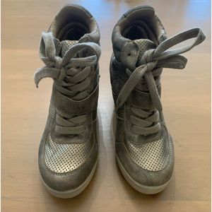 Xhilaration Gold Wedge Sneakers size 6